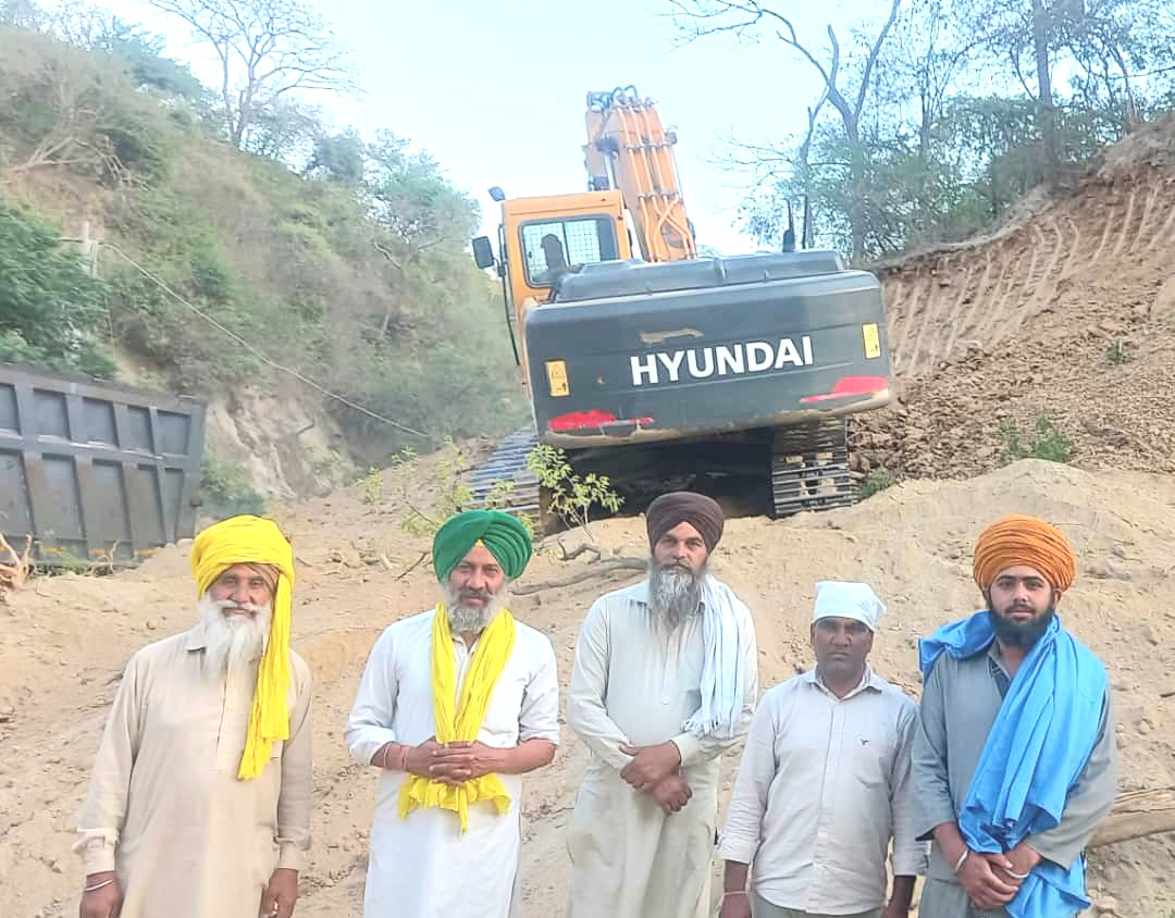 ਸ੍ਰੀ ਅਨੰਦਪੁਰ ਸਾਹਿਬ -ਗੜ੍ਹਸ਼ੰਕਰ ਮੁੱਖ ਮਾਰਗ ਤੇ ਸੜਕ ਦੀ ਮੁਰੰਮਤ ਦਾ ਕੰਮ ਜੰਗੀ ਪੱਧਰ ਤੇ